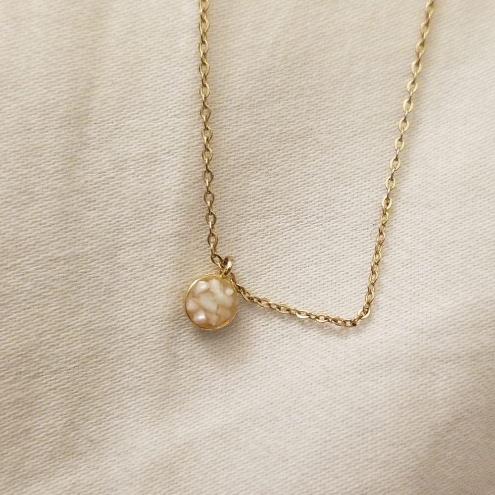 Gold color minimalist necklace from Japan